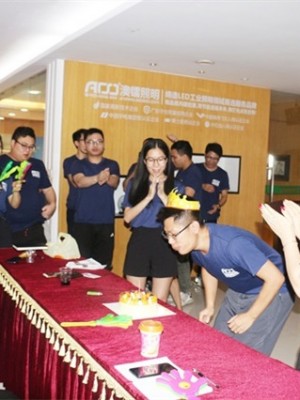 澳鐳員工生日會(huì)?|?夏日炎炎，甜醉滿滿，我們一起過(guò)生日！